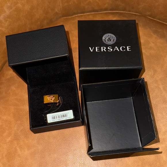 NWT Versace Gold Medusa Ring size 7.5 - Picture 6 of 6